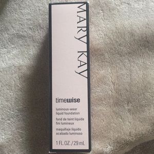 Mary Kay luminous wear foundation in beige 6